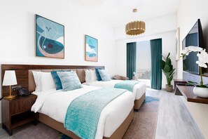3 bedrooms, desk, iron/ironing board, travel cot - Ultimate Stay / 4 Beds / Avani / next to the Palm (Dubai)