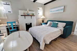 Desk, iron/ironing board, free WiFi, bed sheets