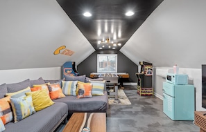 Interior - 3min to Aquarium | Secret Game Room | 3 King Beds (Chattanooga)