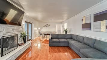 Smart TV, fireplace, table tennis