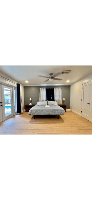 5 bedrooms, desk, iron/ironing board, free WiFi