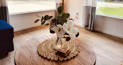 Cozy Cottage with hot tub, firepit, mountain and water view, pets welcome