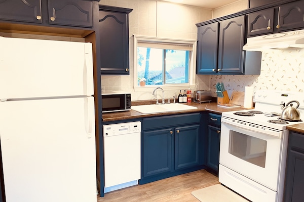 Refrigerador, microondas, horno, placa de cocina