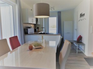 Unclassified image, 3 of 12, button - Haus Nr. 37, Ferienhaus Deichgraf - Gepflegtes Ferienhaus, Sauna, Süd-terrasse, Loggia mit Meerblick (Wangerland)