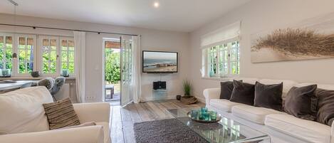 TV, fireplace, stereo