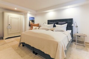3 chambres, coffres-forts dans les chambres, bureau, Wi-Fi