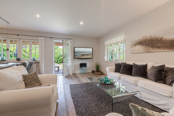 TV, fireplace, stereo