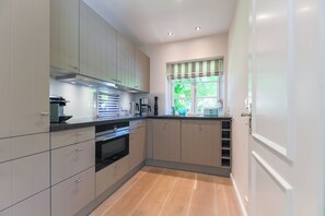 Kühlschrank, Ofen, Herdplatte, Geschirrspüler