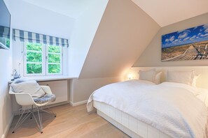 2 soverom, skrivebord, strykejern/-brett og wi-fi