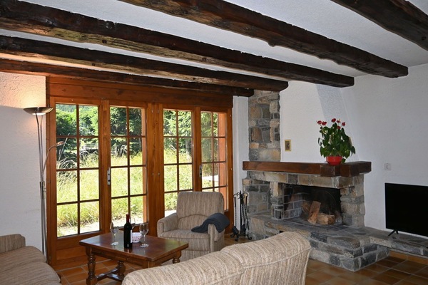 Möbel, Interior Design, Flooring, Couch, Holz, Fussboden, Wohnzimmer, Zimmer, Decke, Tabelle