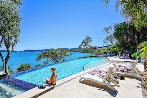 Shorelines 01 - Hamilton Island