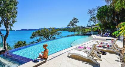 Shorelines 01 - Hamilton Island