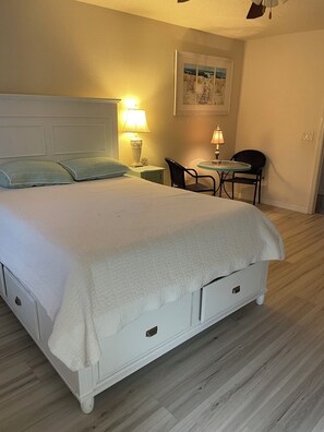 3 Schlafzimmer, Schreibtisch, Bügeleisen/Bügelbrett, WLAN