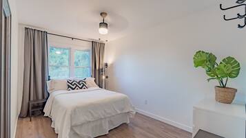 3 bedrooms, in-room safe, iron/ironing board, free WiFi