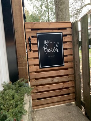 Exterior detail - Brand new 2 bedroom suite in the heart of Beamsville’s wine route (Lincoln)