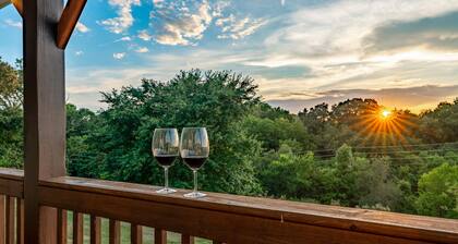 Private cabin with amenities ⭐️Location⭐️Spa Pool⭐️Hot tub⭐️Firepit⭐️Pets