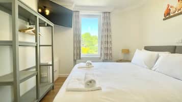 3 bedrooms, iron/ironing board, WiFi, bed sheets