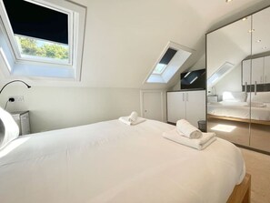 3 quartos, ferros/tábuas de passar roupa, Wi-Fi, roupa de cama