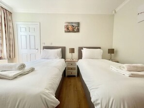 3 Schlafzimmer, Bügeleisen/Bügelbrett, WLAN, Bettwäsche