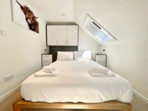 3 室のベッドルーム、アイロン / アイロン台、WiFi、ベッドシーツ