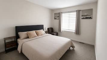 2 bedrooms, desk, iron/ironing board, WiFi (free)