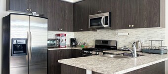 Modern & Comfy 2BR Townhome—Mins to Innisfil Beach Park & Friday Harbour Resort!