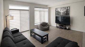 Älytelevisio, kirjoja, musiikkikirjasto, videokirjasto