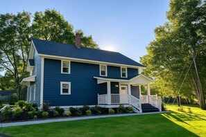 Exterior - Renovated 5 Bedrm/3bath + Swim Spa & Huge Outdoor Space (Goshen)