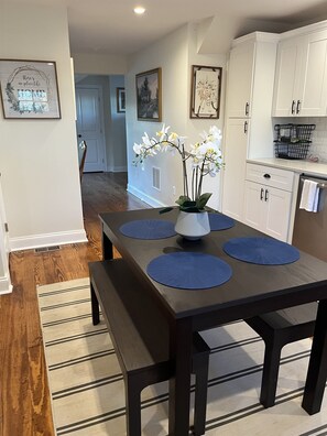 Dining - Renovated 5 Bedrm/3bath + Swim Spa & Huge Outdoor Space (Goshen)