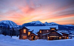 Exterior - Stunning Mountain Escape - easy access to Keystone, Breckenridge, Copper, & Vail (SILVERTHORNE)