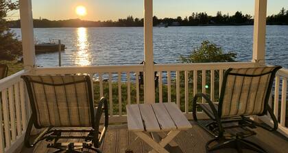 Beautiful Lake House with Stunning Sunsets