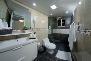 Shower, hair dryer, towels, shampoo