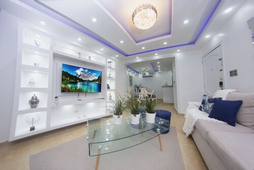 Winter-FamilyF King Bed Hot Water Wifi Iconic City