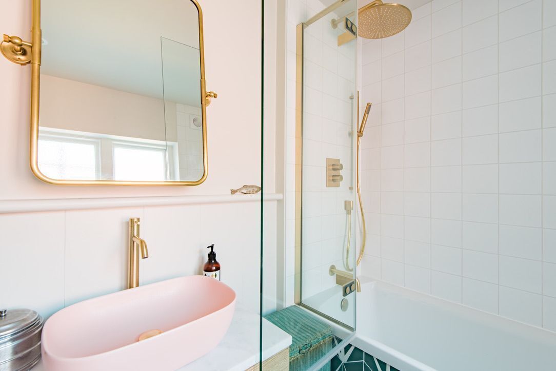 Combined shower/bathtub, hair dryer