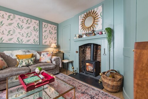 Noggin - Characterful home just seconds from the beach