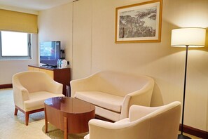 Executive Twin Room | Living area | 50-inch LCD TV with digital channels, TV - Hù House Taipei (Taipei)