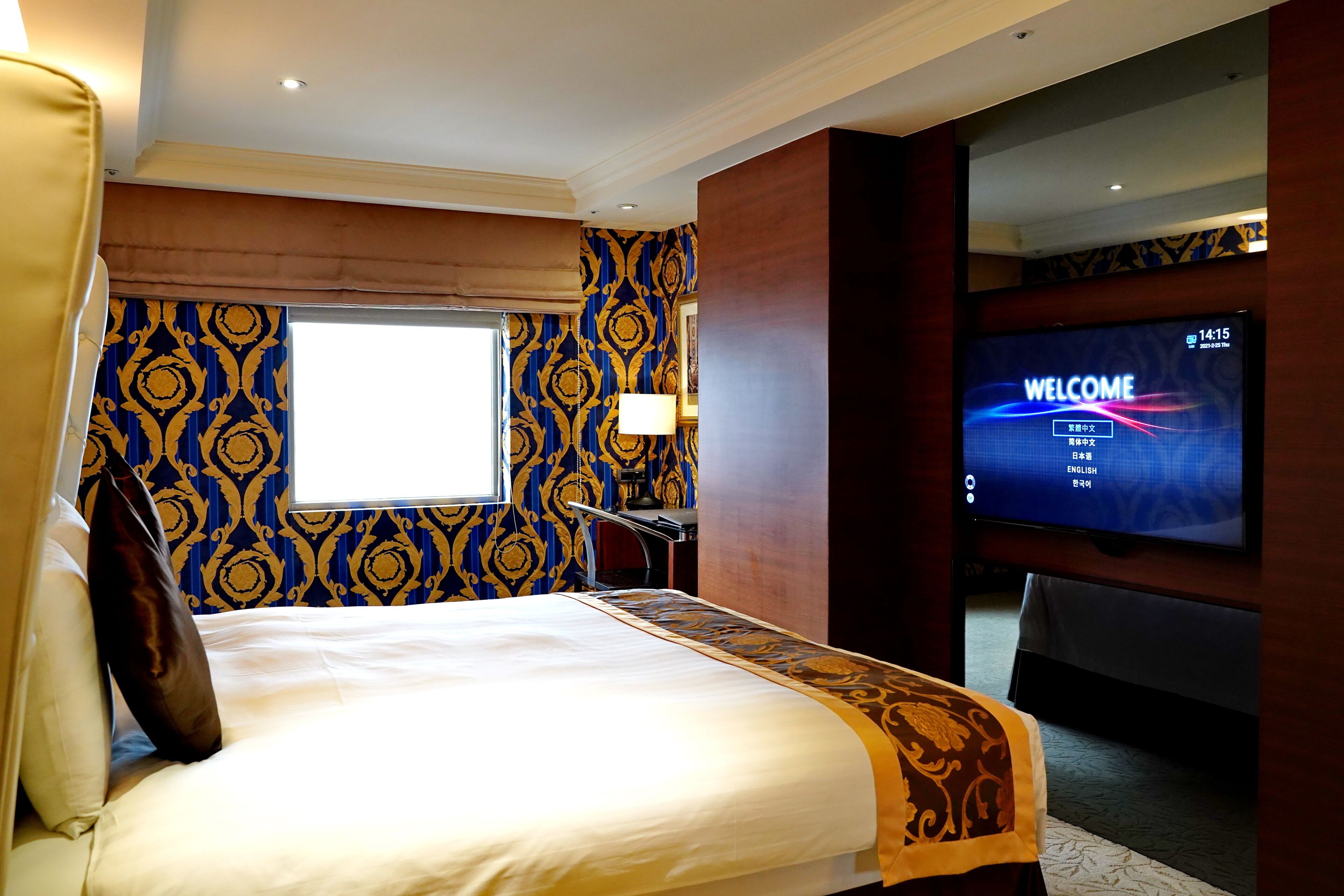 premium room | premium bedding, down duvets, minibar, in-room safe
