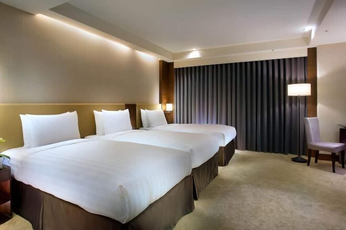 Premium bedding, down duvets, minibar, in-room safe