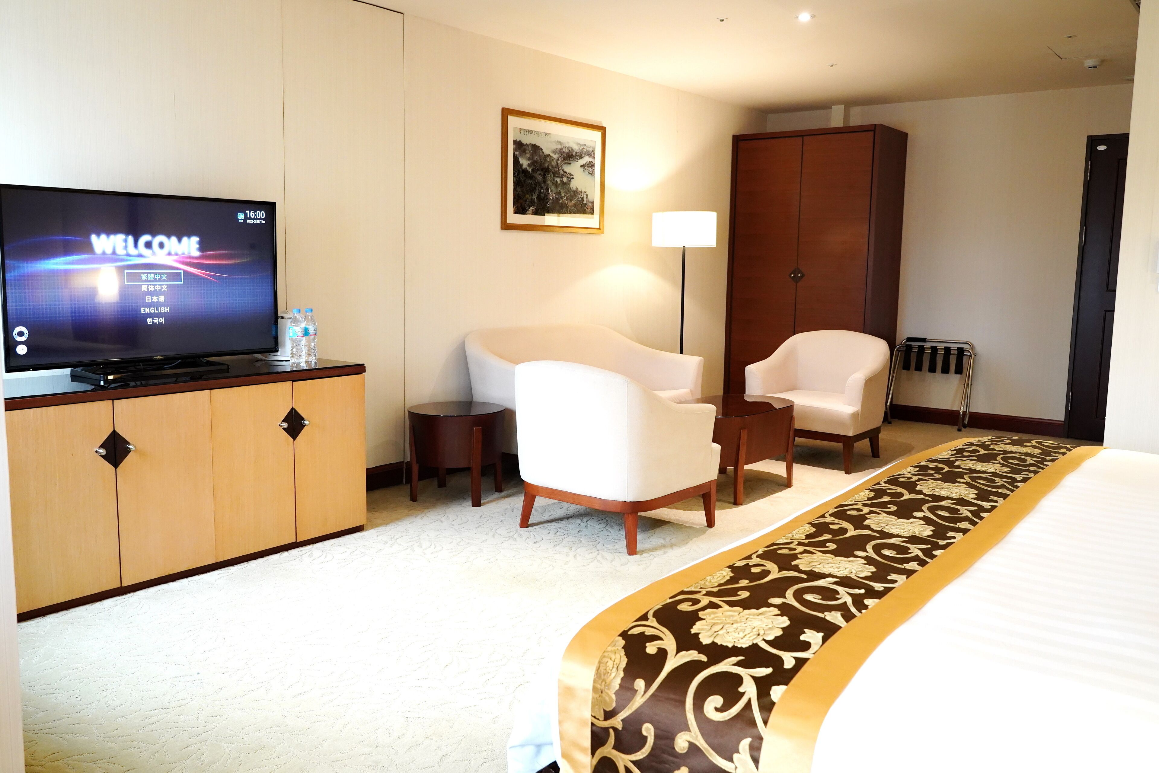 executive double room | premium bedding, down duvets, minibar, in-room safe