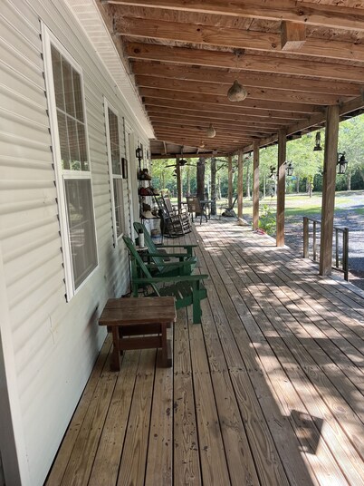 Peaceful cottage on 12 acre horse farm McClellanville 