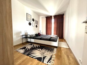 4 bedrooms, iron/ironing board, free WiFi