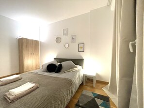 3 chambres, fer et planche à repasser, Wi-Fi gratuit