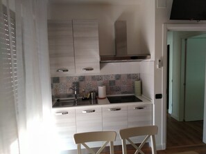 Microwave, oven, stovetop, dishwasher - Domus Maris - Pineto. Vacation home 4 beds (Pineto)