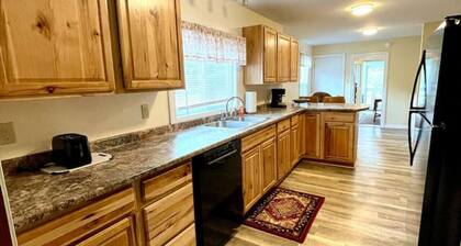 Good Vibes Lodge - Moosehead Lake