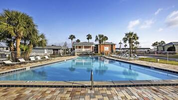 Outdoor pool, a heated pool