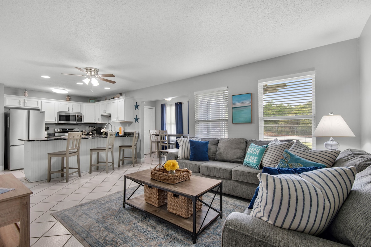 Destin Beach Please! • Cozy Family Condo • Pet Friendly • 3 Pools & PickleBall