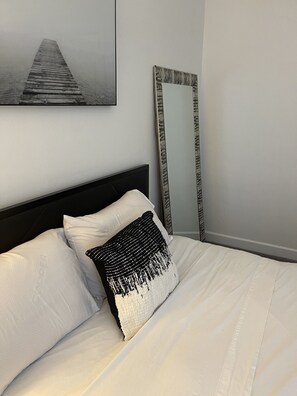 1 habitación, tabla de planchar con plancha, wifi gratis y ropa de cama 