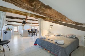 3 chambres, coffre-fort, accès au Wi-Fi (inclus), literie fournie