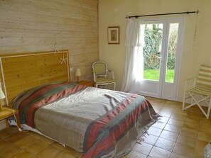 4 chambres, fer et planche à repasser, lit parapluie, Wi-Fi