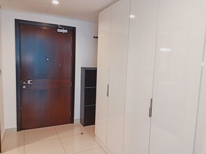 Interior - Lovely Studio with Private toilet and Balcony (Dubai)